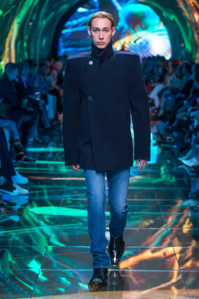 Look 25
